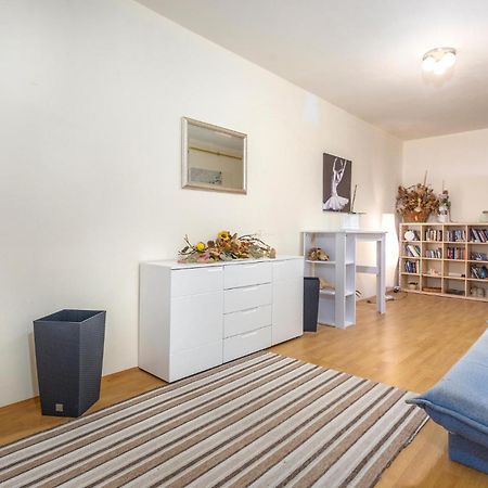 Awesome Apartment In Stara Baska 1 With Kitchen Luaran gambar