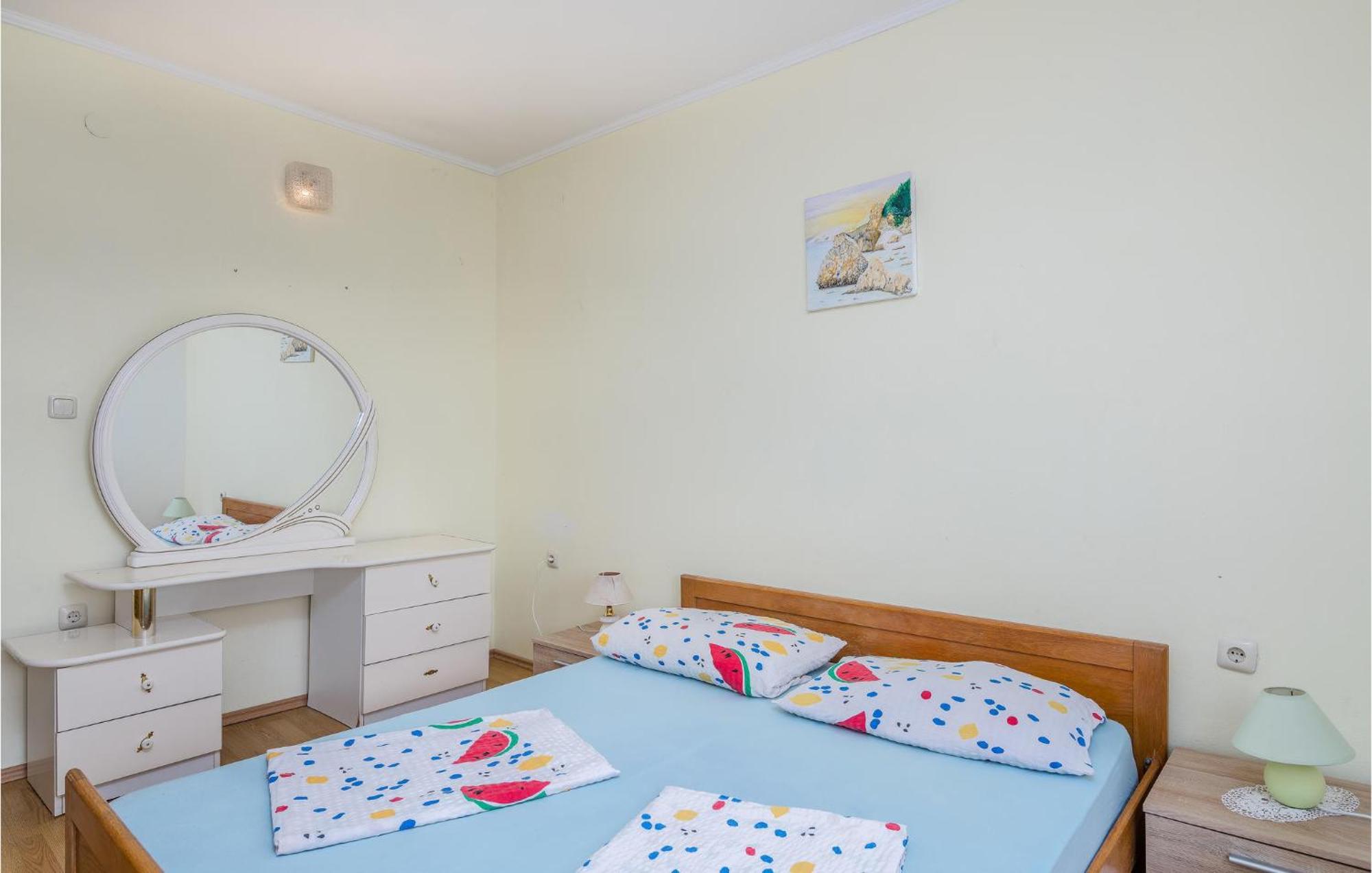 Awesome Apartment In Stara Baska 1 With Kitchen Luaran gambar