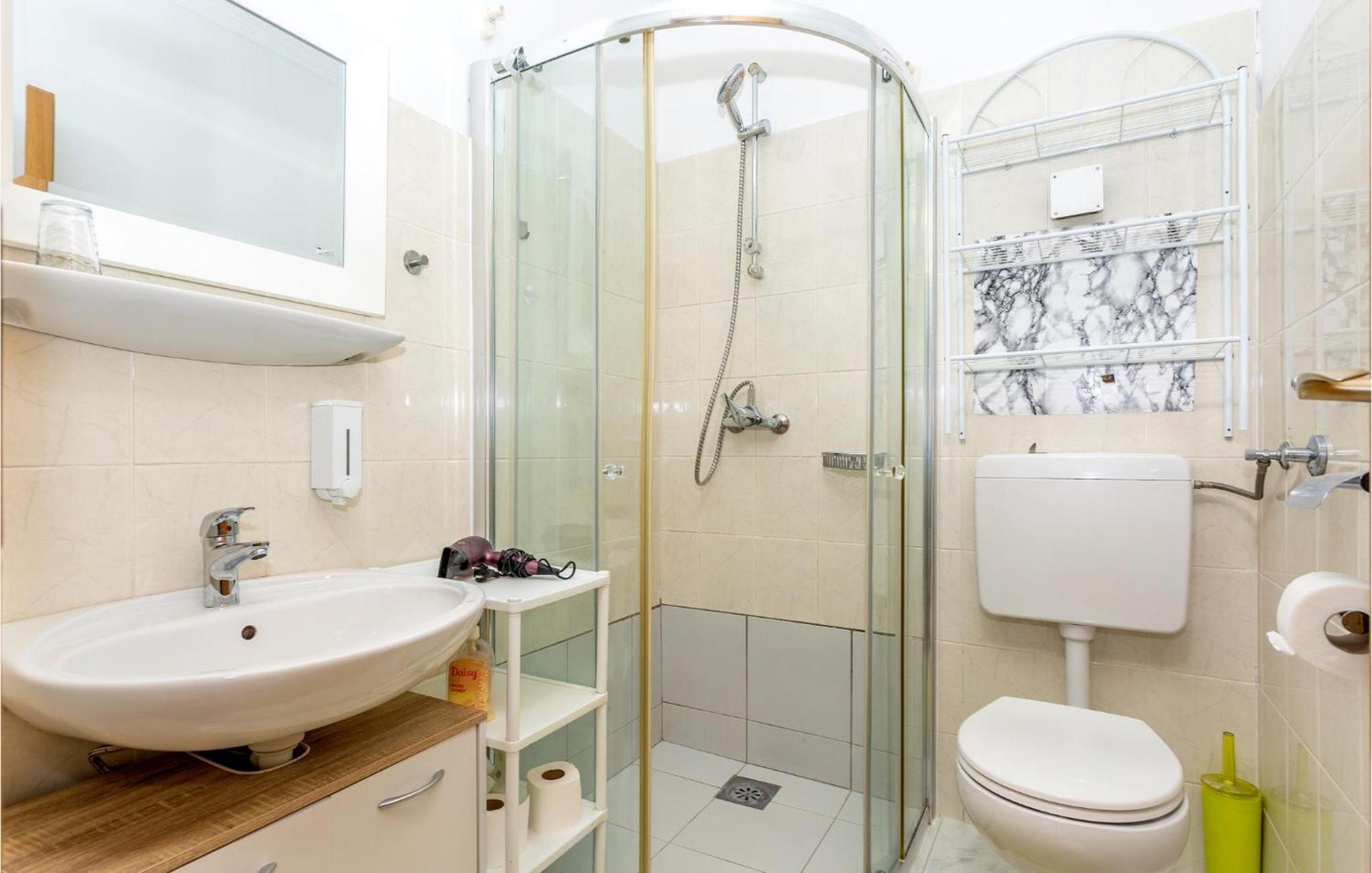 Awesome Apartment In Stara Baska 1 With Kitchen Luaran gambar