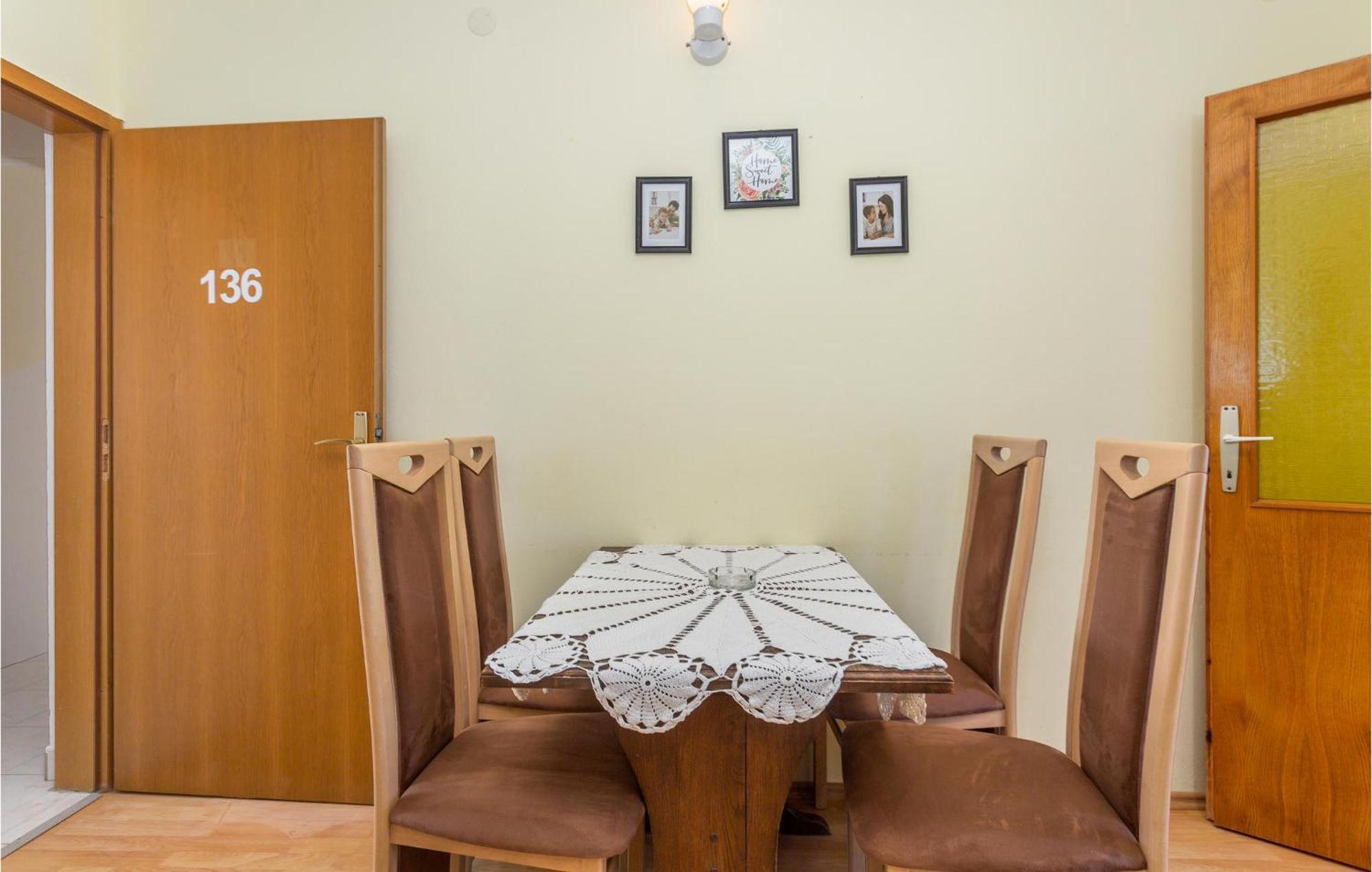 Awesome Apartment In Stara Baska 1 With Kitchen Luaran gambar